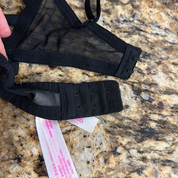 2/$20 Victoria’s Secret Underwire Bras Size 32DD - Picture 7 of 9